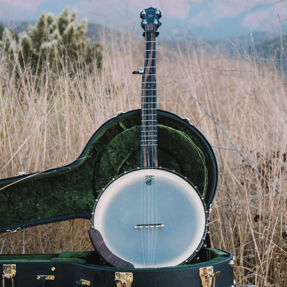 Vega Vintage Star banjo - front with case in field 