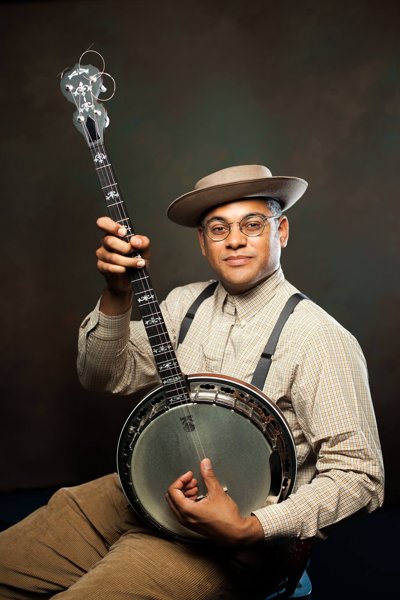 Dom Flemmons with his Plectrum Sierra Banjo