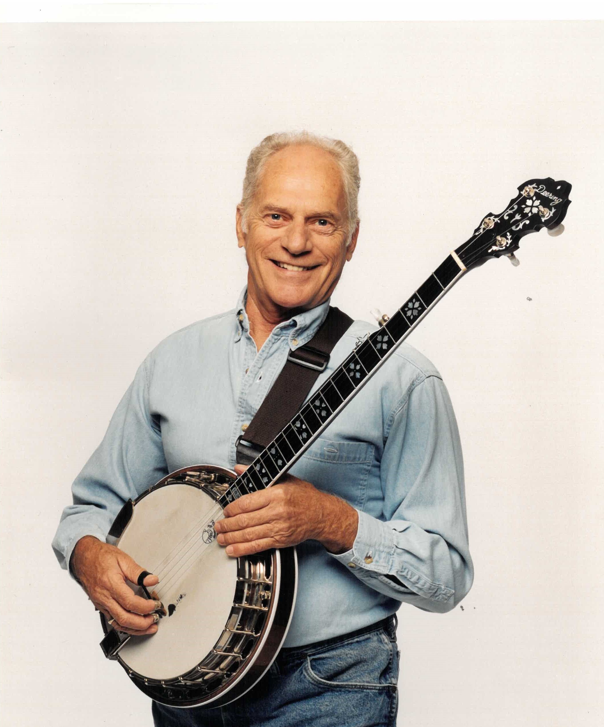 Eddie Adcock with his Deering Golden Era Banjo