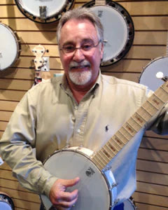 Guitarist Learns How to Have a Goodtime at Deering Banjos!