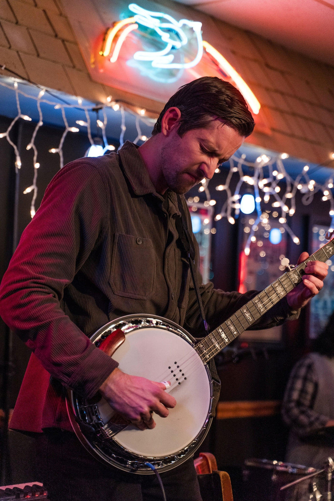 michael lubben with his deering sierra banjo