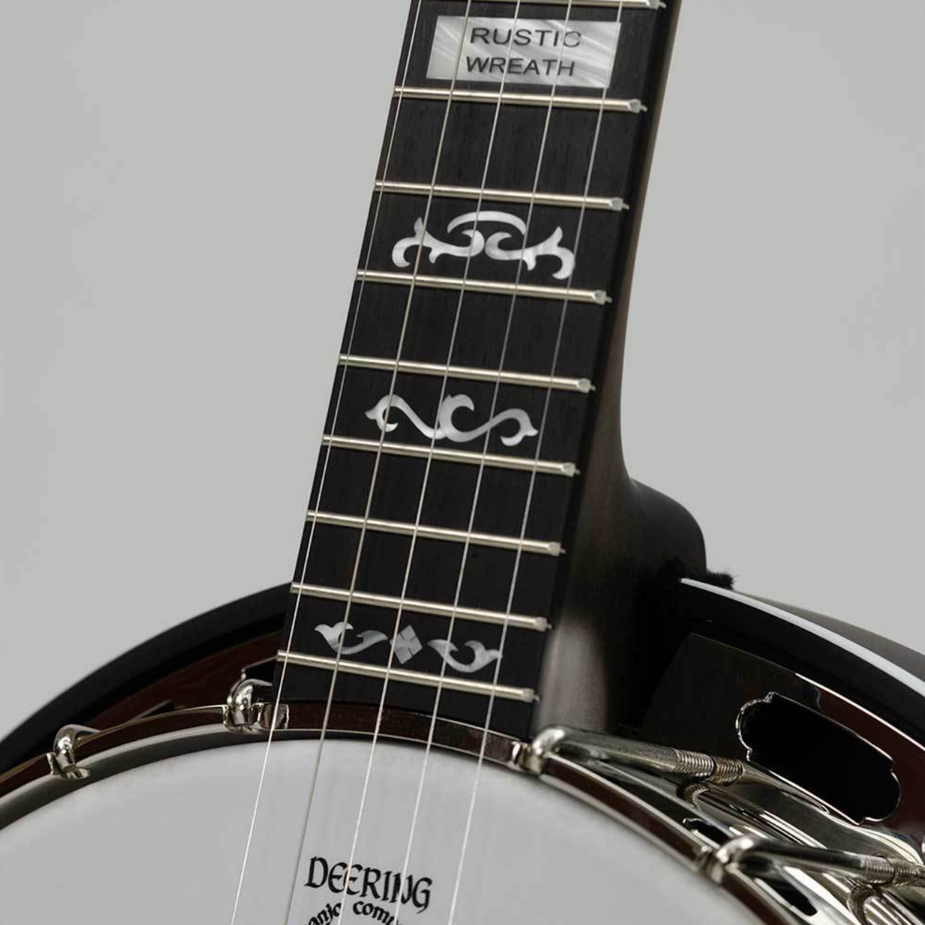 Deering Rustic Wreath banjo neck and pot