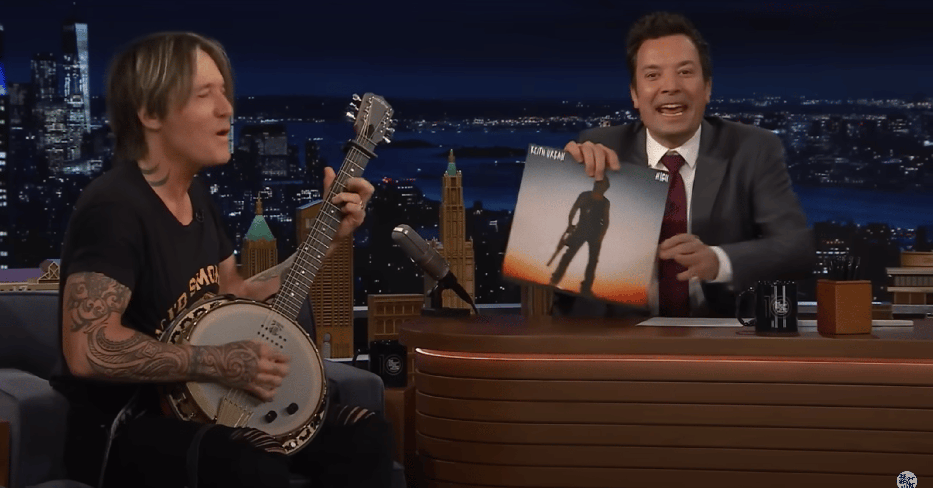 Keith Urban Covers Sabrina Carpenter's "Espresso" on Deering Phoenix Banjo