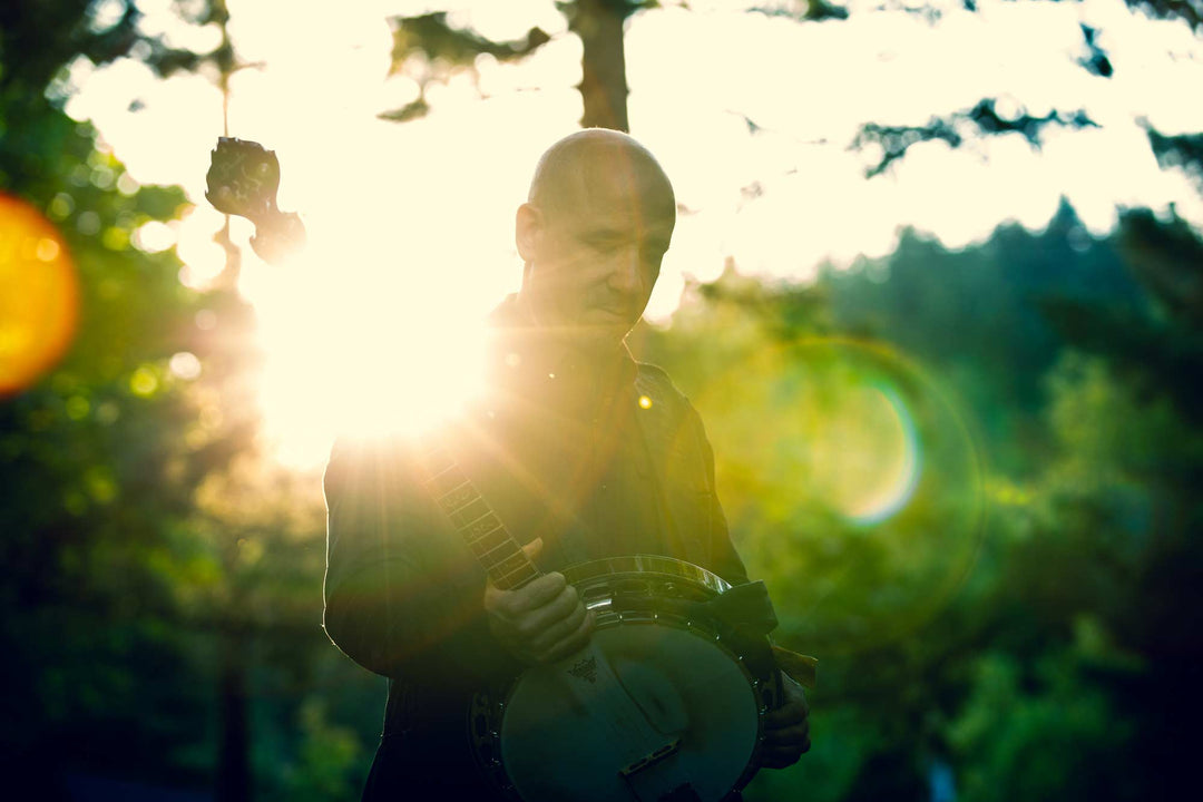 Tony Furtado On Deering Live