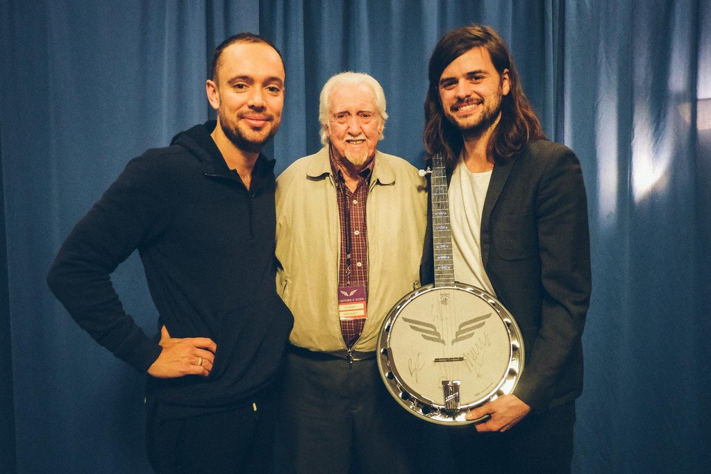 Mumford & Sons Giving to the Bluegrass Community With the Kentucky Charity Banjo!