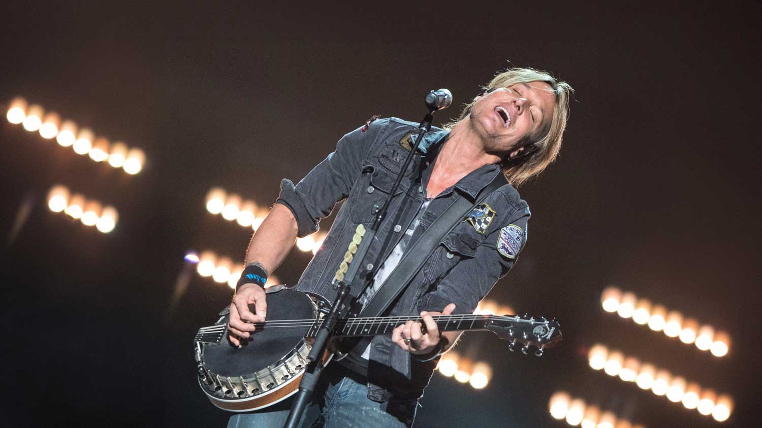 Keith Urban – Deering® Banjo Company