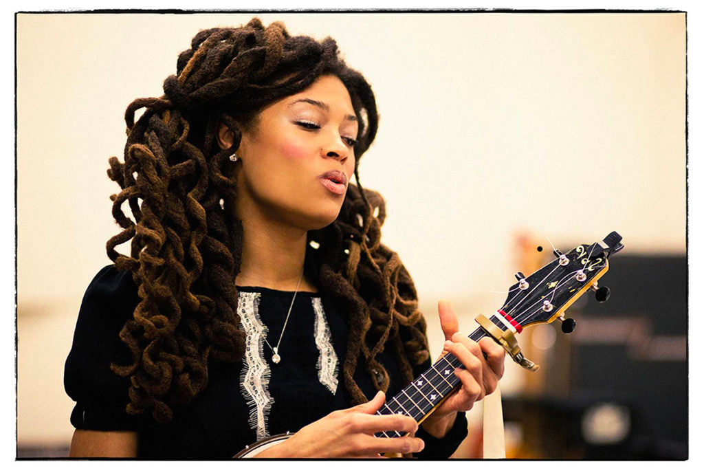Valerie June banjolele
