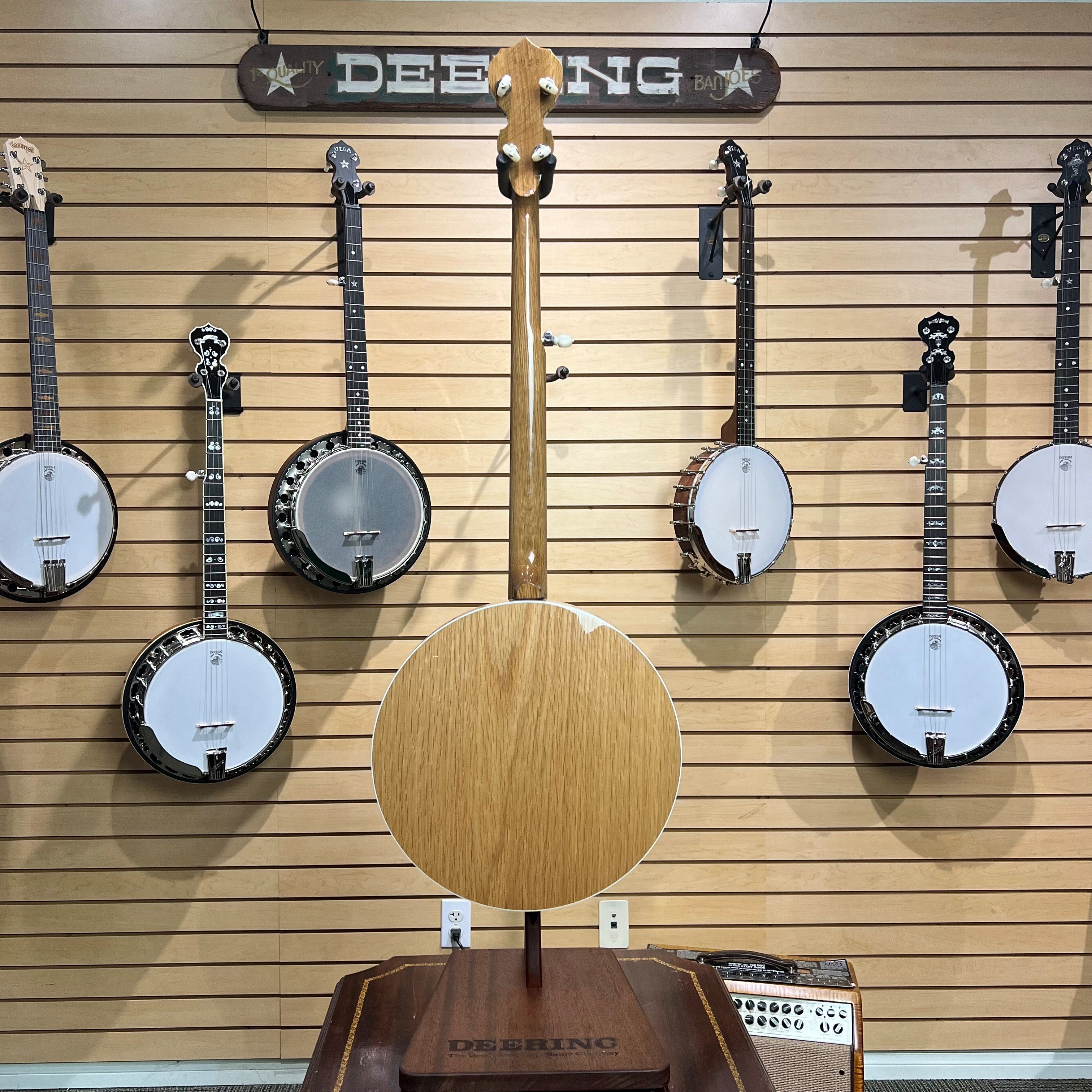 White Lotus | Showroom Banjo