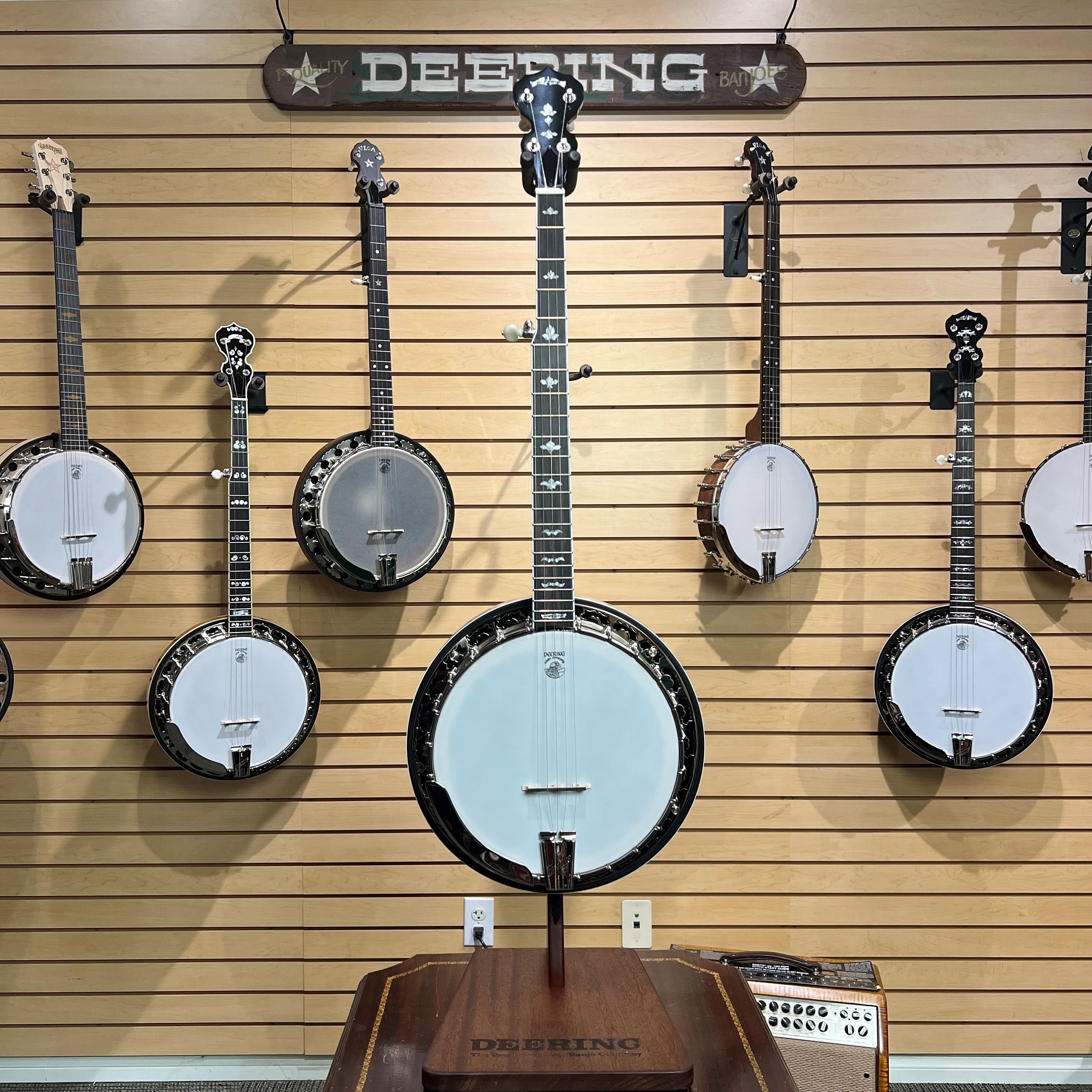 White Lotus | Showroom Banjo