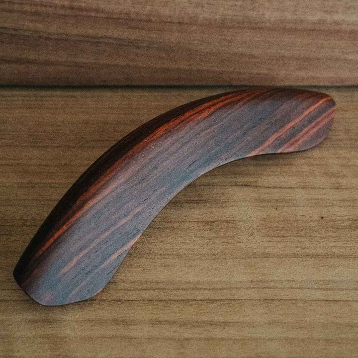 DeeringWoodenArmrest-CurlyMaple-Grenadillo-LifestyleBackground, Front