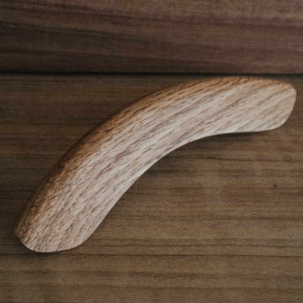 DeeringWoodenArmrest-WhiteOak-LifestyleBackground, Front