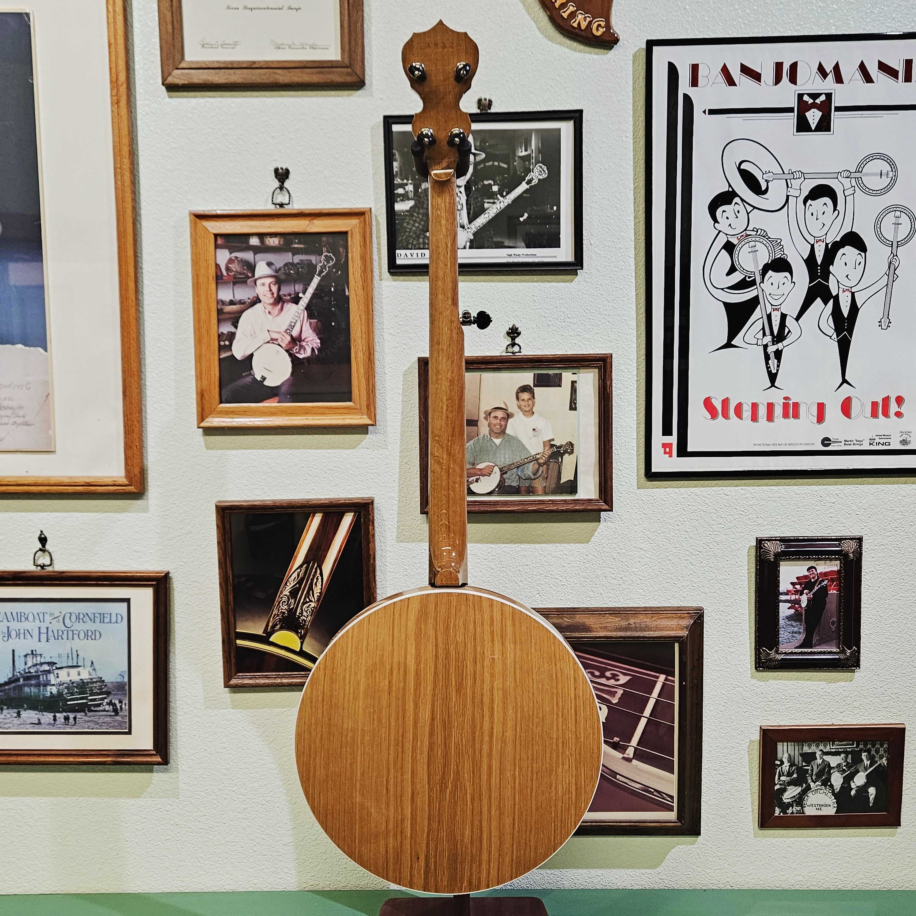 CUSTOM Deering White Lotus Banjo Auction + Banjo Head Signed by 2023 Blue Ridge Banjo Camp Instructors!