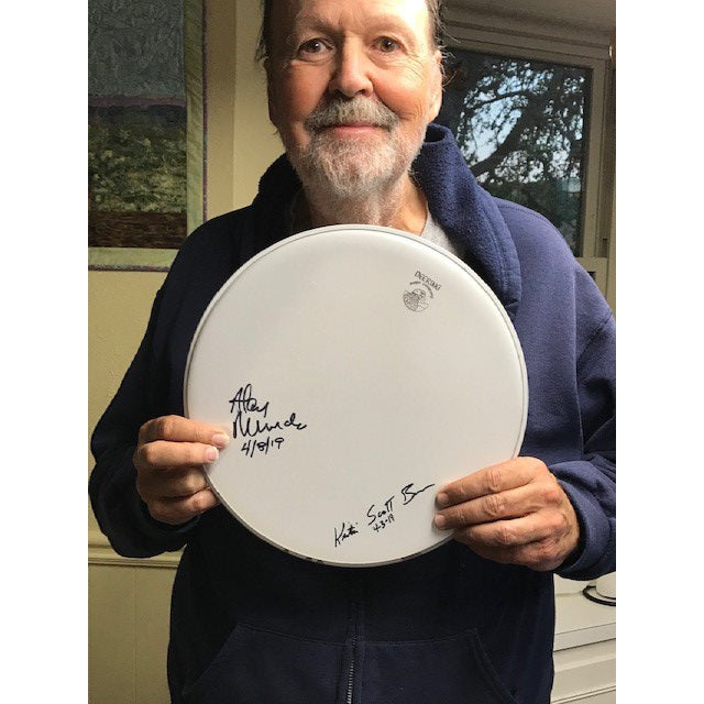 Alan Munde signing the Deering Banjo Head 2019
