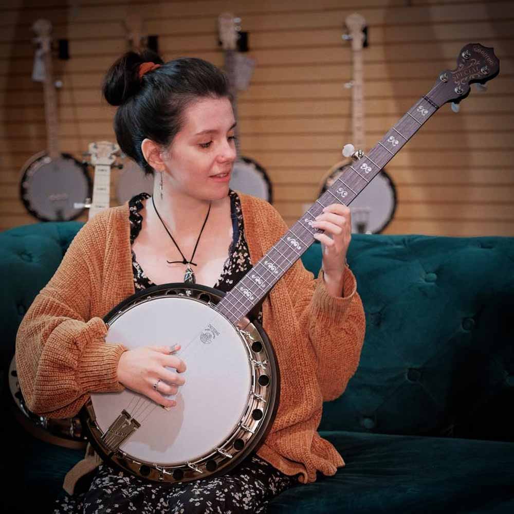 Willow Osborne with the Deering Goodtime Artisan Special banjo